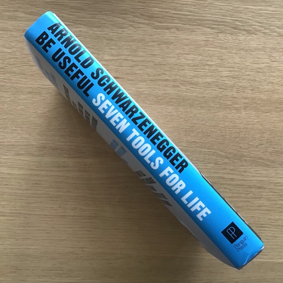 Be Useful: Seven Tools for Life by Arnold Schwarzenegger Hardcover FLAW - Picture 2 of 11